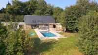 La villa Saint Léger - 12 personnes Jardin et piscine chauffee - B&B La Lande