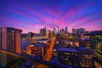 Docklands Harbour & City Views Pool, Free Onsite Parking , Yoga & Gym - B&B Melbourne