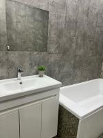 ЖК Green Plaza Aktau Двухкомнатная большая - Chambres d'hôtes Aktaou