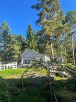 Cozy Guesthouse with Terrace, BBQ & Lake Access - Ferienwohnung Stockholm