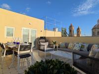 Mahogany - Rooftop Views - Close to Valletta Ferry - B&B Senglea