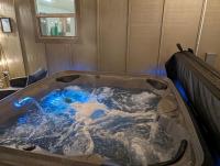 Cozy Casa with Hot Tub & Game Room - Ideal Location! - Chambres d'hôtes Austin