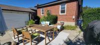 Bright Garden Suite 1 Bedroom and Den - Bed and Breakfast Toronto