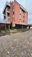 Aconchegante apartamento 2 dormitórios, sendo uma suíte com ar condicionado, Prédio com piscina - B&B Capão da Canoa