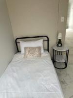 Bright Detached Single Room - Near Top Ryde City Shared Amenities - B&B Sydney