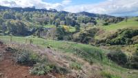 Misty Valley Hilltop Farmstay - Off Grid Retreat - B&B Otorohanga