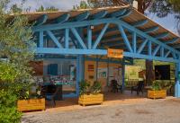 provence au pied du Luberon emplacement 325 domaine des iscles - B&B La Roque-d'Anthéron