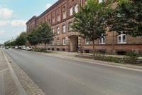 Beige Apartment Near Łódź Fabryczna Perfect for Remote Work by Noclegi Renters - Chambres d'hôtes Łódź
