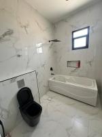 Luxurious villa with three bedrooms, cinema and swimming pool - B&B Buraydah