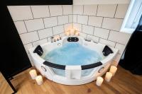 Suite Balnéo Privée Design Calme Proche Lille - B&B Roubaix