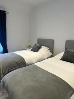 Modern flat in Oldham - contractor friendly Flat 2 - Bed and Breakfast Hollinwood