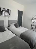 Modern flat in Oldham - contractor friendly Flat 2 - Bed and Breakfast Hollinwood
