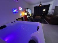 Cocon Jacuzzi et cinéma 4K P - Ferienwohnung Pessac