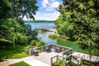 Blue Ridge Lake Home w/ Hot Tub in Morganton! - Chambres d'hôtes Morganton