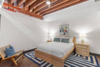 Brick & Bed Riverfront Lofts, H402 - Chambres d'hôtes Saint-Louis