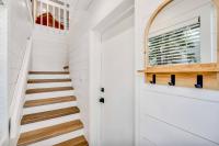Anna Maria Island Beach Getaway - Pool - Walkable Location - B&B Holmes Beach