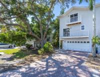Anna Maria Island Beach Getaway - Pool - Walkable Location - B&B Holmes Beach
