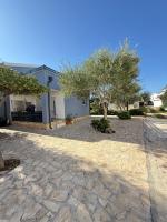 Apartments Vir 150 meters from the beach - by TA Leut Agency - Bed and Breakfast Vir