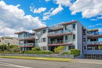 Reflections G01 Absolute Lakefront Luxury Walk to Town - B&B Forster