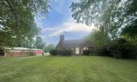 4BR, 4Ba Home with Game Room, Lounge Areas, Pool, Outdoor Space, Office & Exercise Room - Pet-Friendly - Chambres d'hôtes Indianapolis