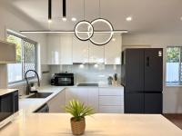 Wake up to Mountain Vista 3BR Light-filled Cottage - B&B Slacks Creek