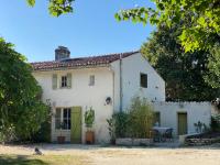 Gite avec piscine et grand jardin - B&B Saint-Simon-de-Pellouaille