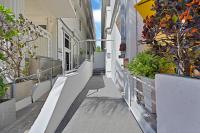 Ocean Drive Apt with Balcony & Rooftop Pool - B&B Miami Beach