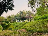 The Lookout, Hilltop Cottage - B&B Curtorim