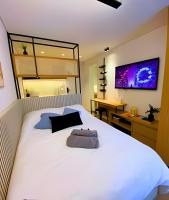 Suíte Luxo com Varanda & Vinho | Batel Premium - B&B Curitiba