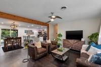Luxurious 4BR Oasis - Unwind in a Biking Paradise - Chambres d'hôtes Bentonville