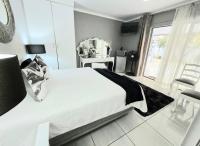Zhantique Guest House 1- Unit 1 - B&B Boksburg