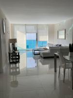 Relax by the Sea – Spacious Apartment with Beautif - B&B Hollywood