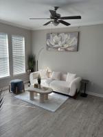 Chic 1BR Retreat in Magnolia Near The Woodlands - B&B Magnolia
