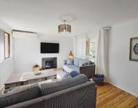 Charming Coastal Cottage Retreat - Bed and Breakfast Vincentia