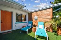 Luxury Home with Hot Tub & Outdoor Oasis blocks from the Beach - B&B St. Pete Beach