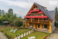 StayVista at Emaarat Chalet with BBQ & Bonfire - B&B Srinagar