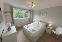2-Bed Flat in Northwood Hills - Free Parking - Chambres d’hôtes Northwood