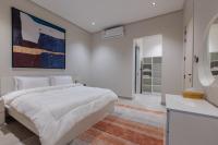 Modern 3BR in Al aredh, King Bed, Parking - R115 - Bed and Breakfast Riyad