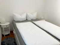 One-Bedroom Apartment with Bathroom