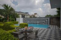 The Nivaas at Villa Bonita- Luxury Farm Stay with Pool, BBQ, Lawn in Jaipur - Chambres d'hôtes Jaipur