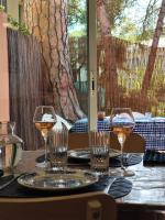 Rare - appartement avec jardin à 350m de la plage et du port - Chambres d'hôtes Hyères
