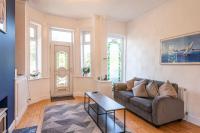 Spacious 3BR Home - Comfort & Convenience - B&B Manchester