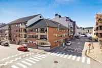 Sentralt i Kvadraturen med 3 soverom, veranda og P-plass - Bed and Breakfast Kristiansand
