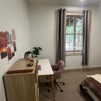 Kamer met Queensize Bed en Uitzicht op de Tuin