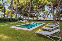 Villamar - Stunning Beachfront Villa with Private Pool - B&B Port d'Alcúdia