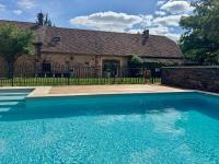 Maison Inès by hellofriends, piscine, foot, mini-tennis - B&B Montigny-le-Chartif