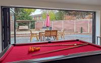 Contractors Heaven-POOL TABLE-THREE BEDROOM HOUSE WITH SEPARATE ONE BEDROOM SELF CONTAINED-Close to AIRPORT - Chambres d'hôtes Luton