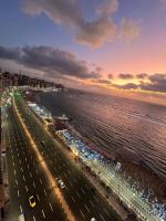 Sea View three bed room High Floor fully AC free WI-FI and parking for familes only - B&B Alexandria