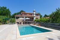 Holiday house Matija with a POOL - Chambres d'hôtes Svetvinčenat