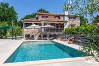 Holiday house Matija with a POOL - Chambres d'hôtes Svetvinčenat